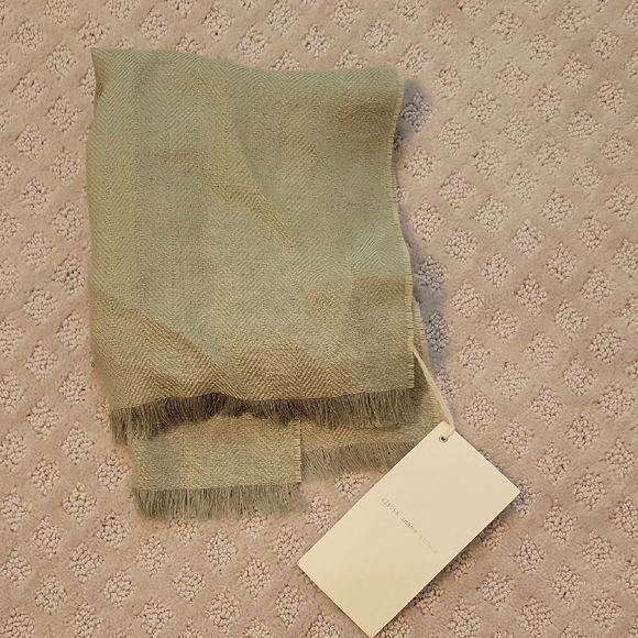 Alicia Adams Alpaca Sage Green Herringbone Scarf - Picture 8 of 9